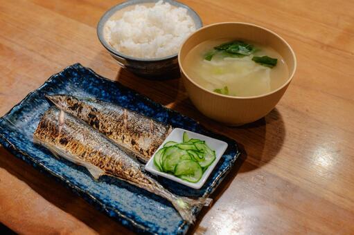 焼き秋刀魚の和風夕食 夕食,和食,秋刀魚の写真素材