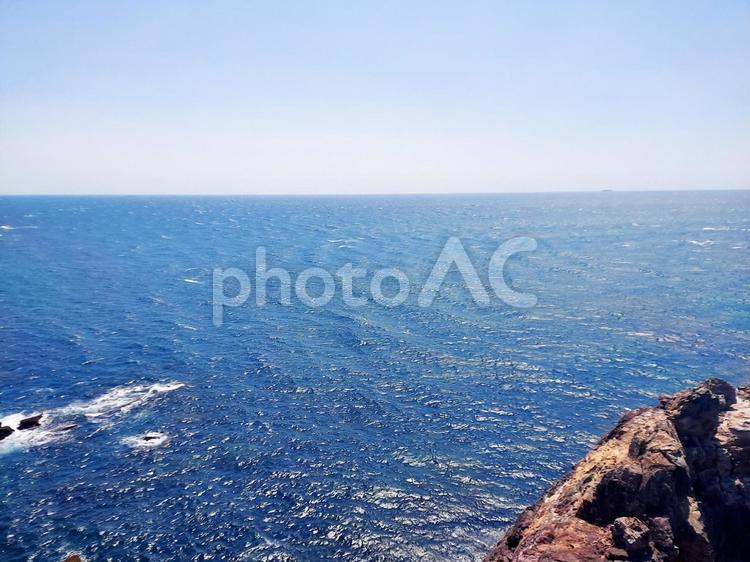 穏やかな青い海と澄みきった空 海,空,絶景の写真素材