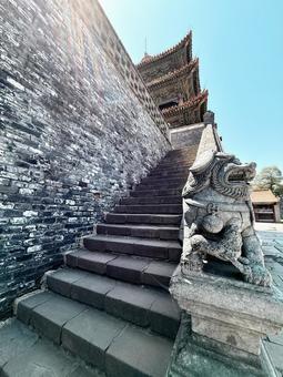 狛犬と階段そして城楼 北陵公園,中国,海外の写真素材