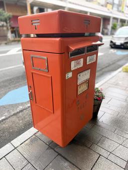 珍しいポスト ポスト,街,郵便ポストの写真素材