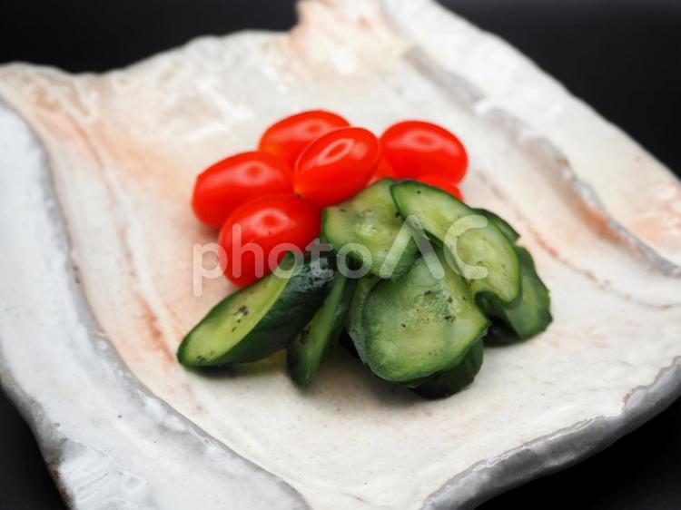 きゅうりとミニトマト 野菜,赤,きれいの写真素材