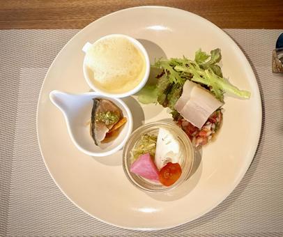 コース料理の前菜盛り合わせ コース料理の前菜盛り合わせ ワンプレート,盛合せ,洋風おかずの写真素材