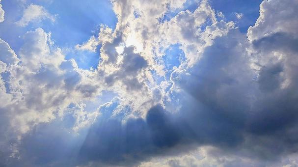 光のシャワー 光のシャワー 空,自然,風景の写真素材