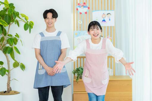 保育園で働く保育士さん 保育園,保育士,笑顔の写真素材