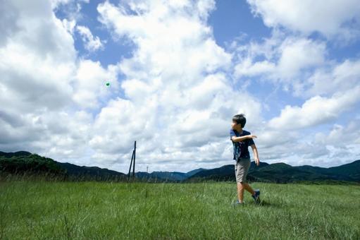 <素材>公園でキャッチボールをする男の子 <素材>公園でキャッチボールをする男の子 子供,男性,人物の写真素材