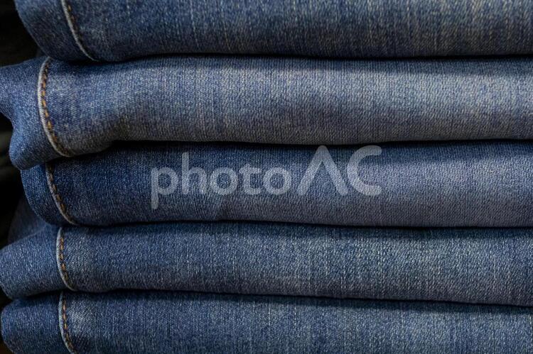 折り畳まれて重なっているジーンズ 正面 5520 ジーンズ,複数,無人の写真素材