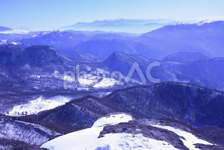 美ヶ原高原の冬の風景 美ヶ原高原,冬,雪原の写真素材