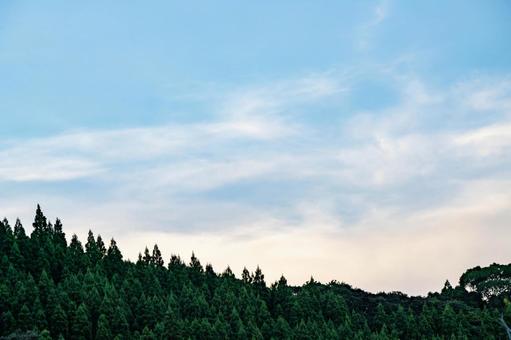 夏の青空と美しい雲 夏の青空と美しい雲 空,晴れ,夏の写真素材