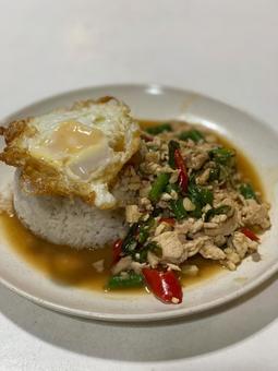 タイの定番メニューのガパオライス タイの定番メニューのガパオライス ガパオライス,タイ料理,目玉焼きの写真素材