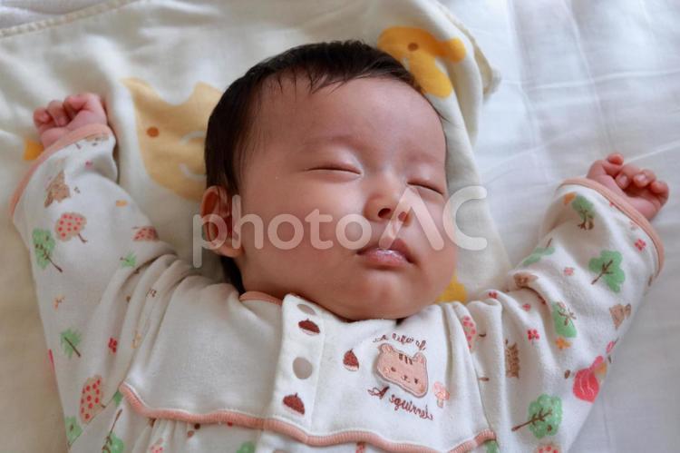 昼寝する赤ちゃん 赤ちゃん,０歳,子供の写真素材