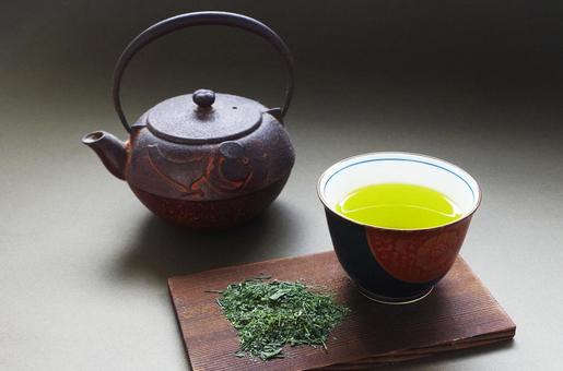 日本茶 お茶の葉 緑茶 鉄瓶  新茶,葉っぱ,グリーンの写真素材