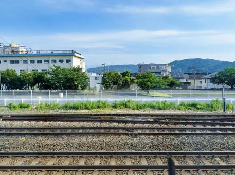 JR東海道線の車窓から見る国府津の街並 JR東海道線の車窓から見る国府津の街並 国府津,神奈川県,小田原市の写真素材
