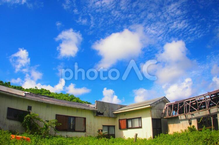 喜界島の街並み 街並み,青空,雲の写真素材