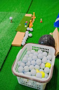 打ちっぱなしに行かないか? 打ちっぱなしに行かないか? ゴルフの練習,スポーツ,ゴルフの写真素材