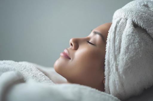 タオルターバンをしている女性 エステ タオルターバンをしている女性 エステの写真