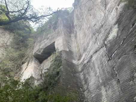 A quarry with a beautiful contrast between the cliffs and greenery, JPG A quarry with a beautiful contrast between the cliffs and greenery, JPG