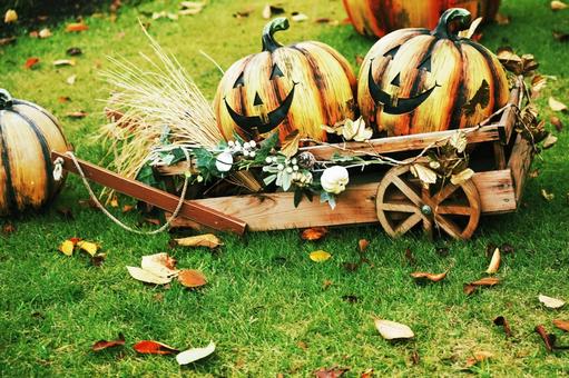 ジャック・オー・ランタンと落ち葉の秋飾り ハロウィン,かぼちゃ,ジャックオーランタンの写真素材