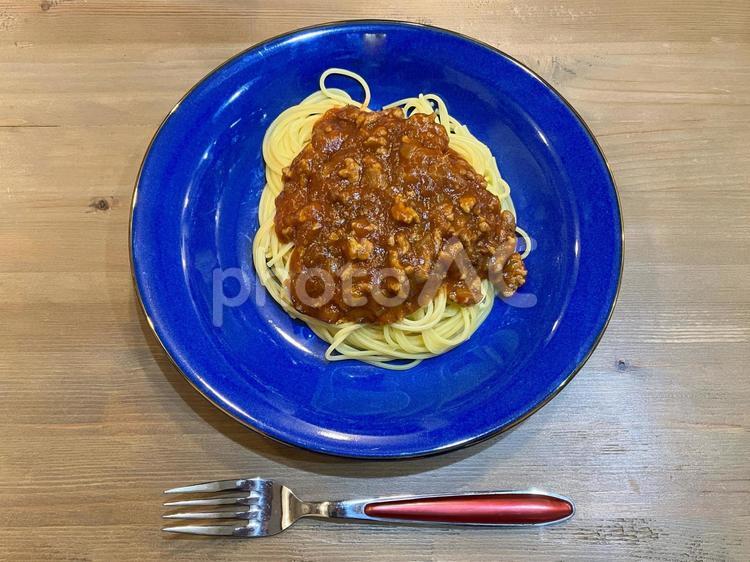 今日の夕食　ミートソースパスタ１ 夕食,ミートソーススパゲティ,青皿の写真素材
