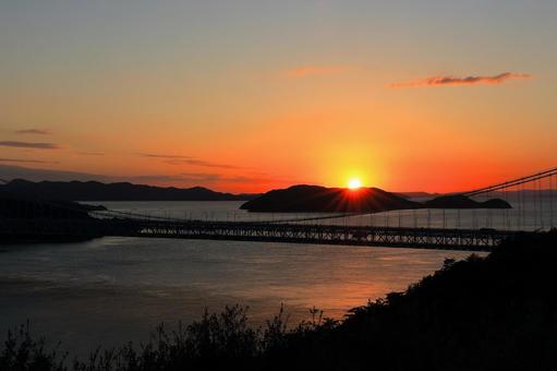 瀬戸に沈む夕日  瀬戸に沈む夕日  夕日,風景,自然の写真素材