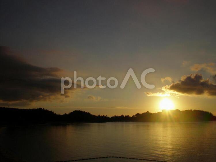 沖縄／夕暮れ 沖縄,夕日,日没の写真素材