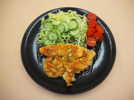 自家製・油淋鶏の野菜添え 油淋鶏,野菜,自家製の写真素材