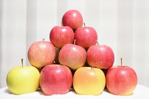 りんごの山 りんご,赤い,丸いの写真素材