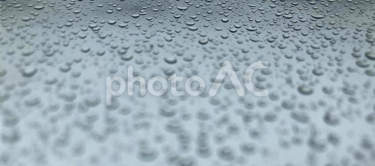 自動車のガラスについた水滴 水滴,水,ガラスの写真素材