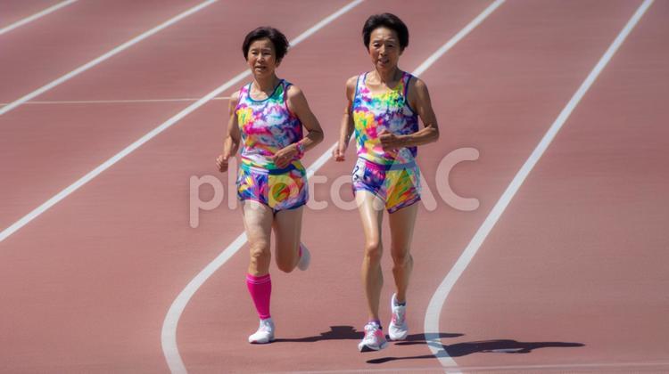 陸上競技を楽しむ中年・シニア女性15 陸上競技,短距離,長距離の写真素材
