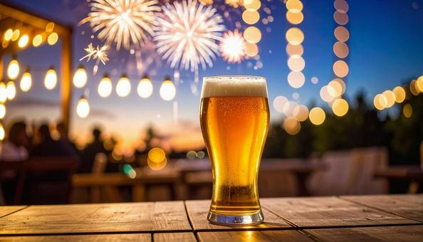 テーブルに置かれた生ビール 祭り 花火 テーブルに置かれた生ビール 祭り 花火の写真