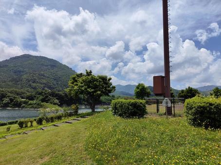 山・湖・公園 山・湖・公園 公園,柱,草の写真素材