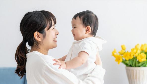 日本人のお母さんと子供 赤ちゃんと母親 日本人のお母さんと子供 赤ちゃんと母親の写真