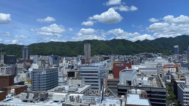神戸元町のビルから六甲山 神戸元町のビルから六甲山 風景,山並み,青空の写真素材
