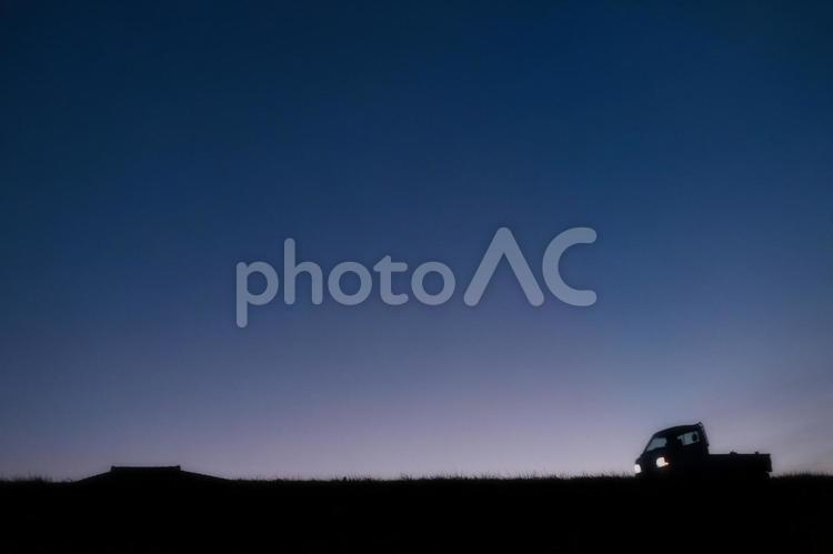 夕暮れのシルエット シルエット,空,夕暮れの写真素材