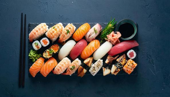 握り寿司　サーモン　イカ　マグロ　イクラの写真