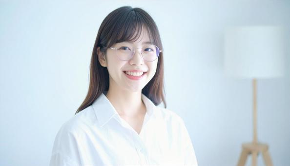 清潔感のあるカメラ目線の女性の写真