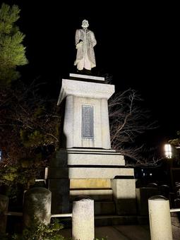 秋　ライトアップされる舟津温泉薬師堂 銅像,自然,舟津温泉薬師の写真素材