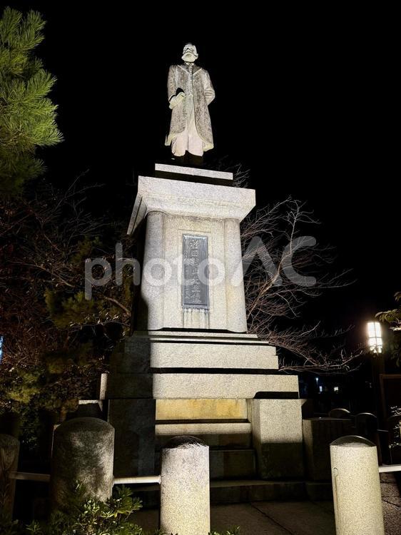 秋　ライトアップされる舟津温泉薬師堂 銅像,自然,舟津温泉薬師の写真素材