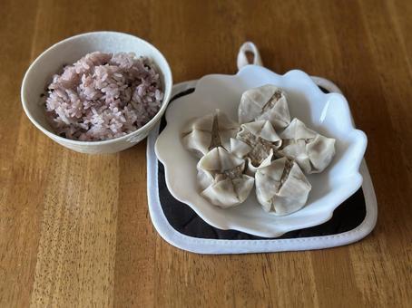 ご飯としゅうまい ご飯としゅうまい 焼売,シューマイ,おかずの写真素材