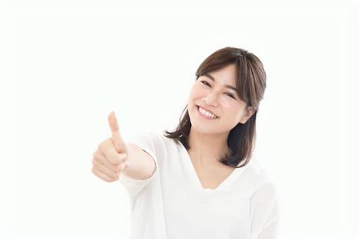 若い女性 グッド サムズアップ 若い女性 グッド サムズアップの写真