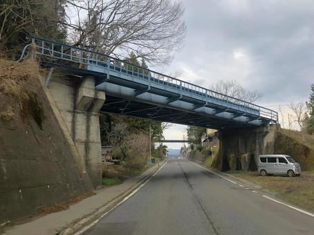 林道にある緩やかな長い上り坂 林道にある緩やかな長い上り坂 坂道,1本道,林道の写真素材