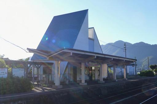 Kyoto Tango Railway "Tango Yura Station" station building platform, JPG Kyoto Tango Railway "Tango Yura Station" station building platform, JPG