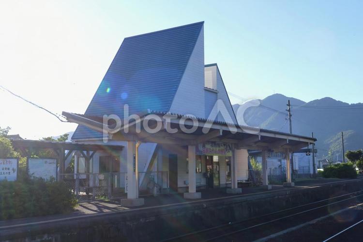 京都丹後鉄道「丹後由良駅」駅舎　ホーム 京都丹後鉄道,丹後由良駅,駅舎の写真素材