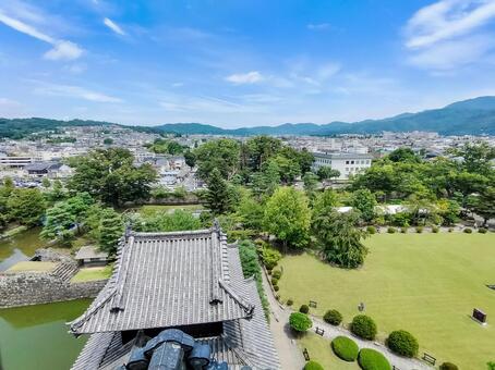 松本城天守閣から乾小天守の屋根と本丸庭園 松本城,天守閣,眺望の写真素材