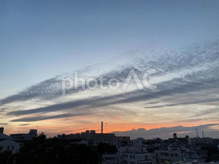 夕焼けの空と雲 夕焼け,空,夕暮れの写真素材