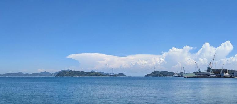 青空に架かる橋 青空に架かる橋の写真