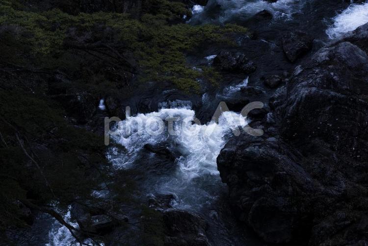 渓谷　水流　岩　白波 渓谷,水流,岩の写真素材