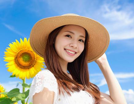 ひまわり・麦わら帽子の彼女の写真