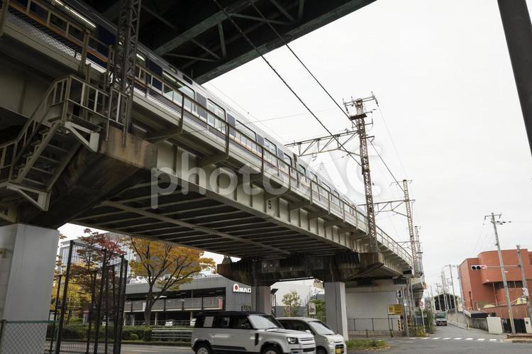 jr快速列車が通過する 快速,電車,列車の写真素材