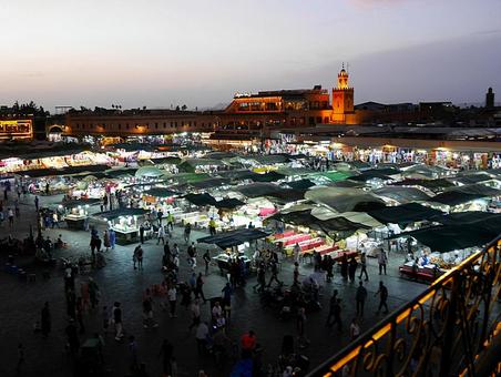 モロッコのマラケシュのフナ広場の夜景 フナ広場,ジャマ・エル・フナ広場,マラケシュの写真素材