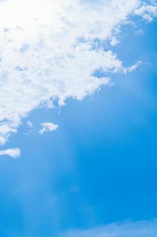 青空と白い雲の風景の写真